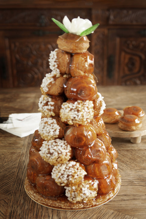 Pièces en Choux Caramel Montées (12 Pers)